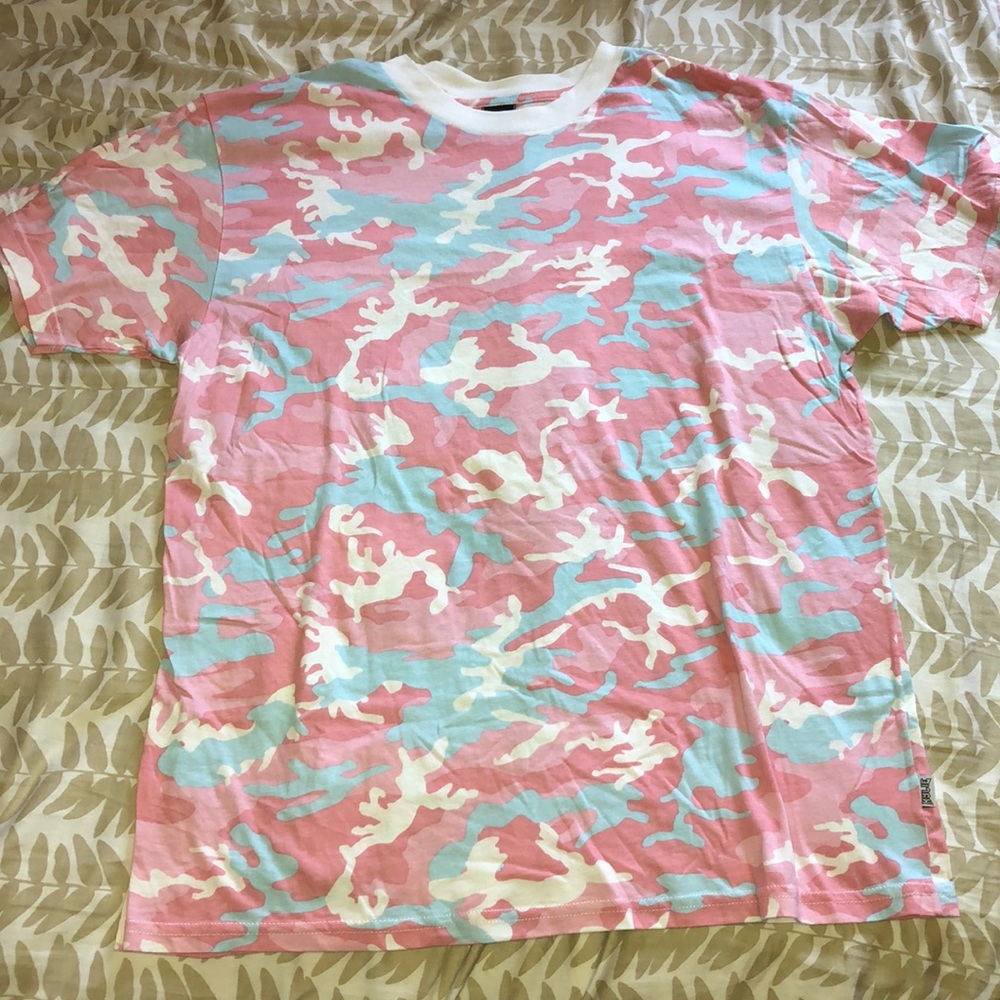 Kylie Jenner shop pink camo set